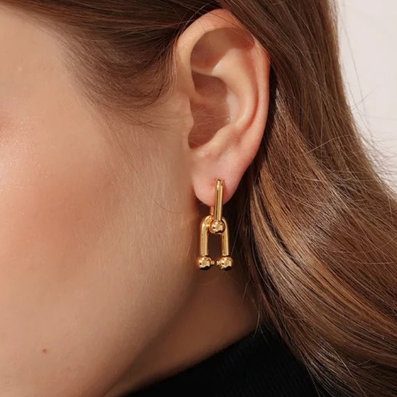NEW 18K GOLD PUNK LOCK CLIP HOOP EARRINGS - Picture 1 of 5
